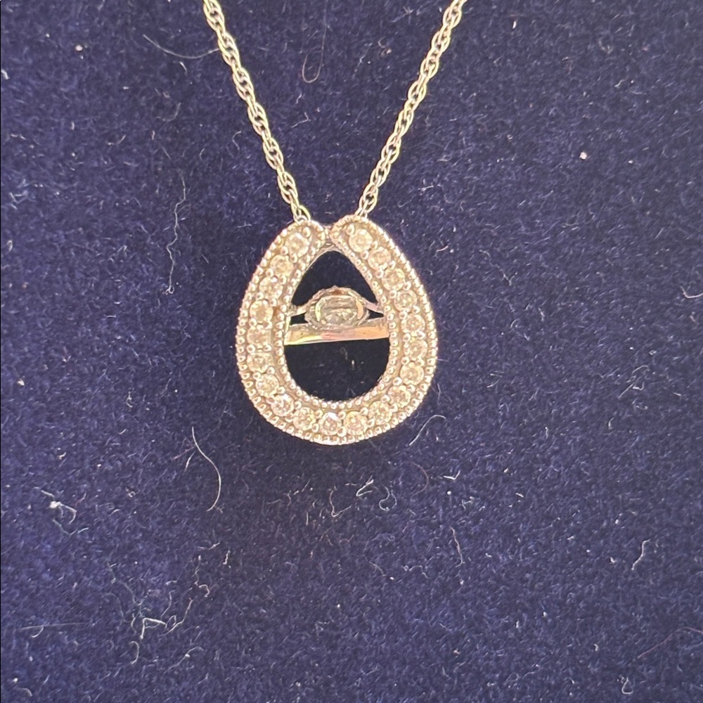 Twinkling Natural Diamond Star Horseshoe 18" Pendant Necklace(1/5 CTTW) 10k Gold - Picture 8 of 15